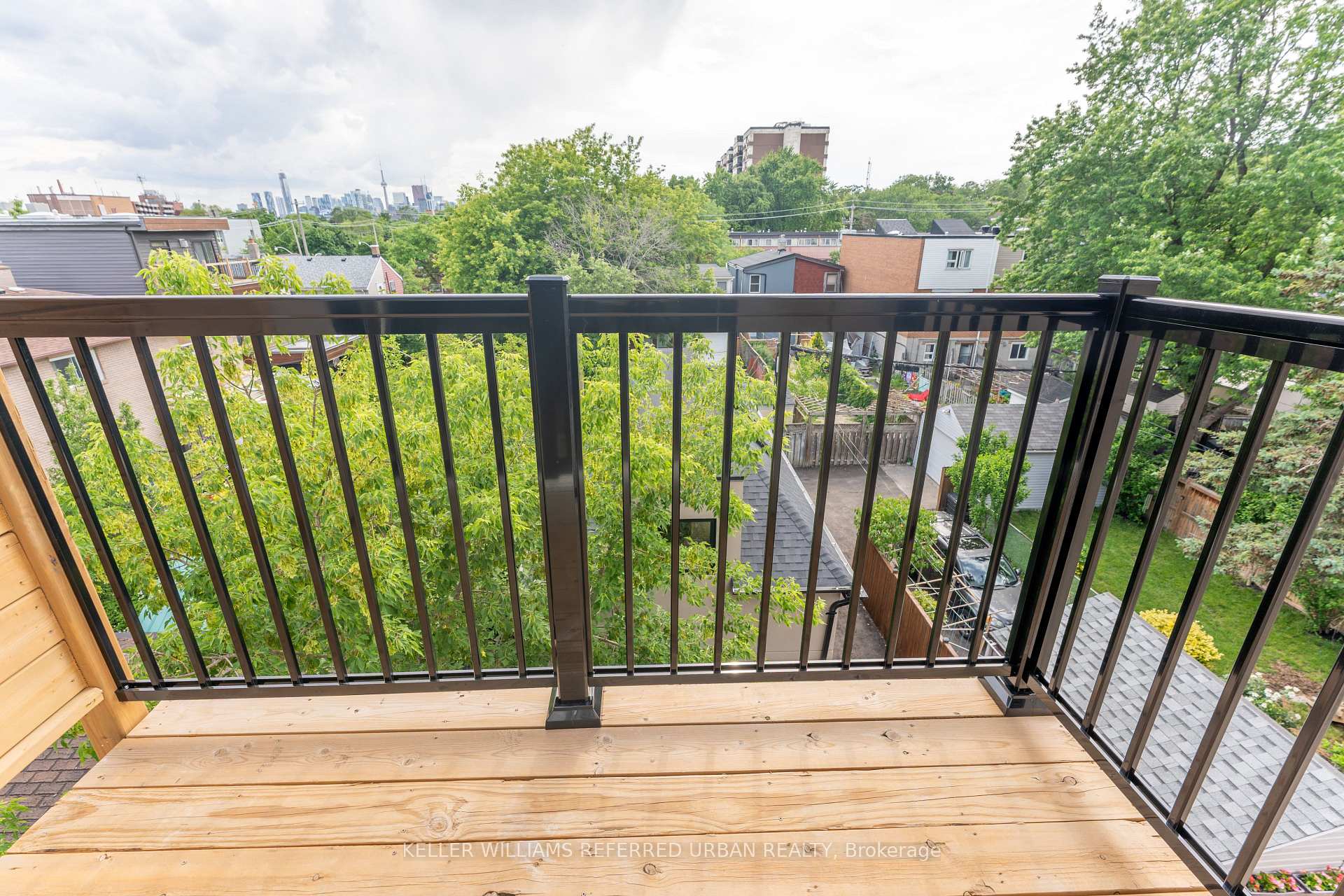 4 - 352 Jones Avenue, Toronto 4