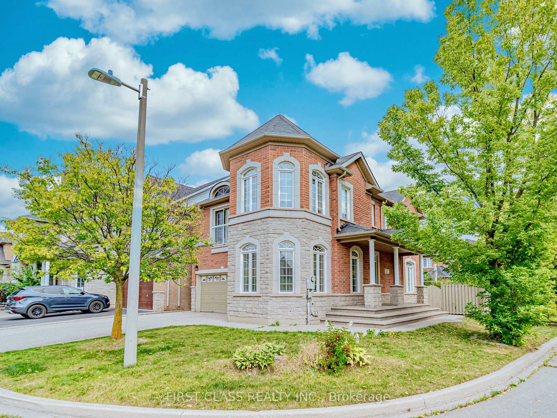 2507 Nichols Drive, Oakville 3