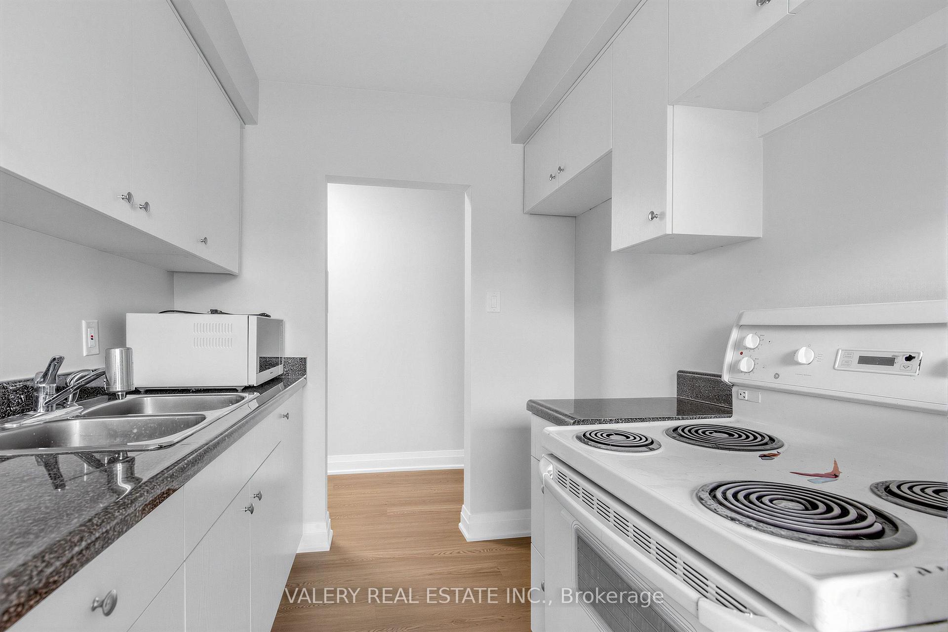 5 - 12 Westgate Boulevard, Toronto 5