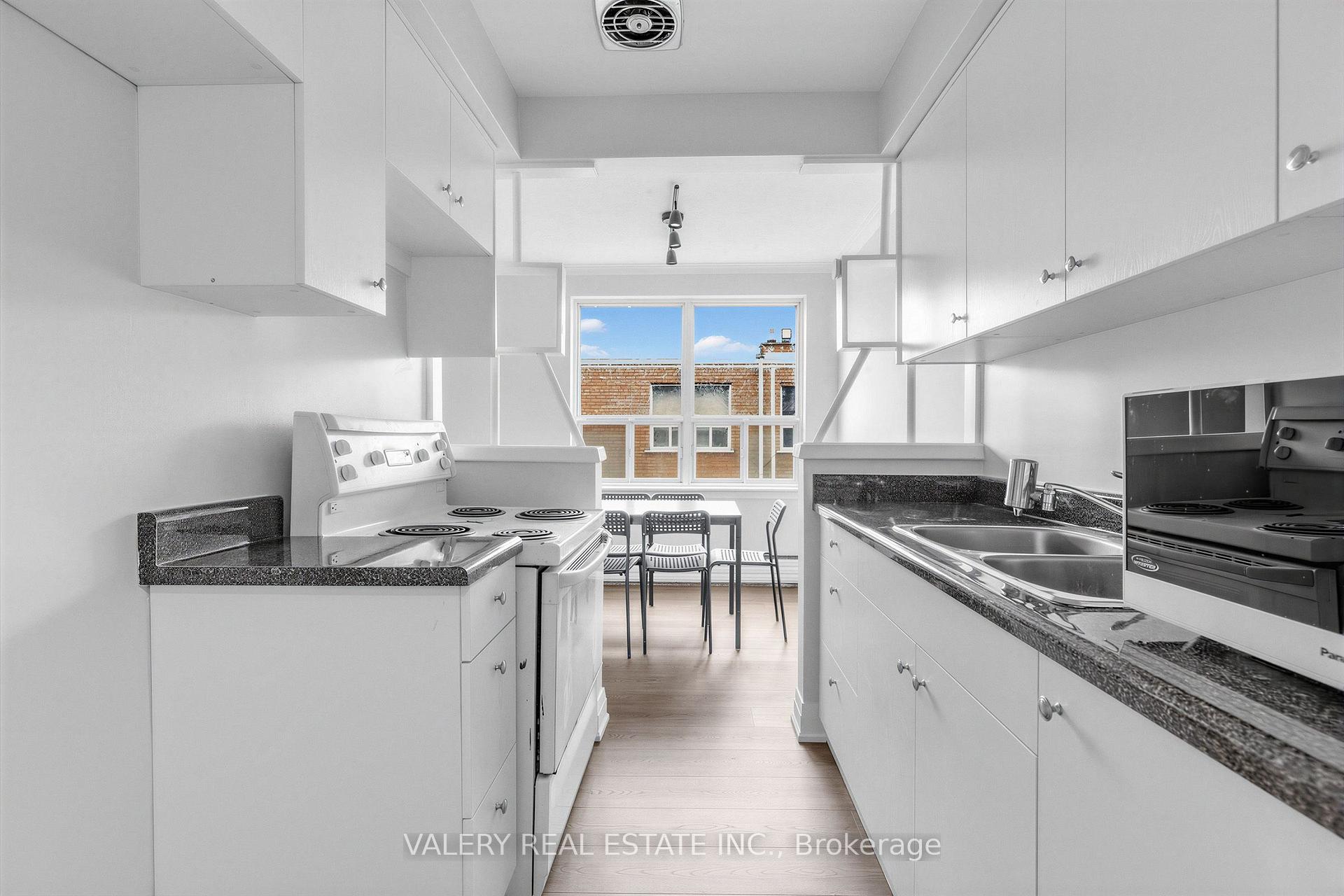5 - 12 Westgate Boulevard, Toronto 4