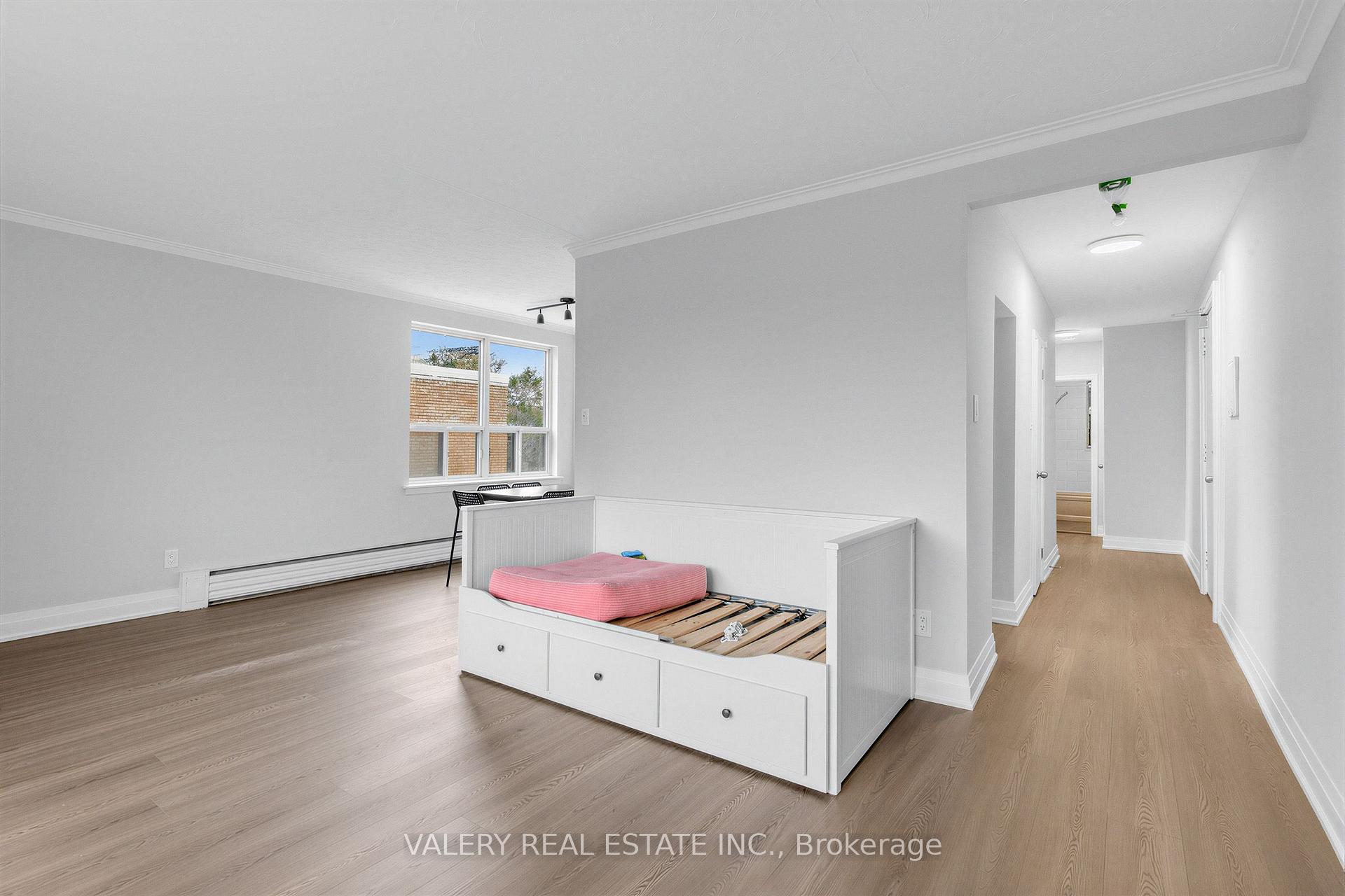5 - 12 Westgate Boulevard, Toronto 2