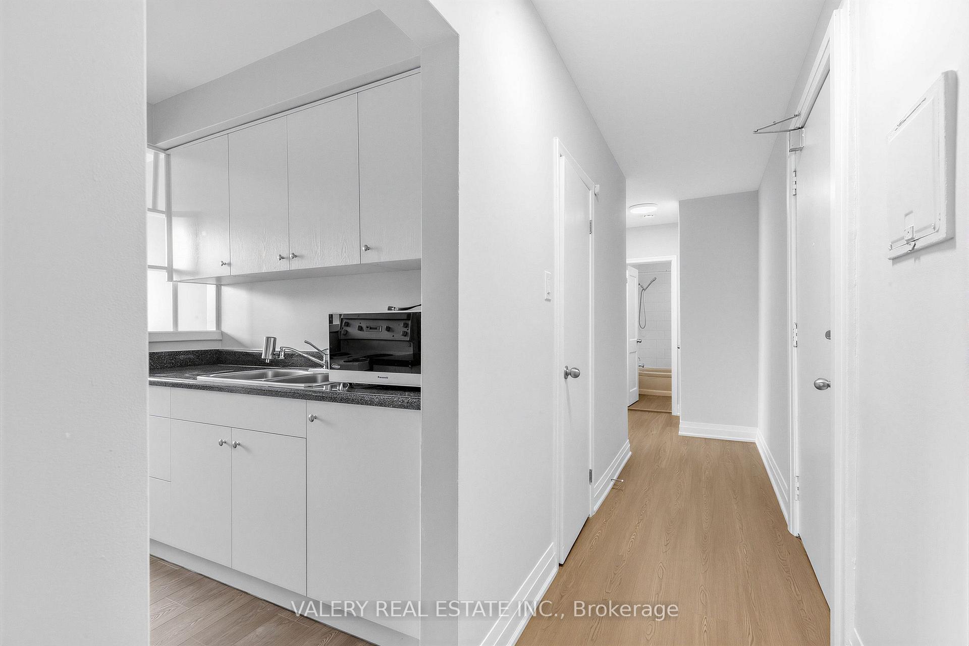 5 - 12 Westgate Boulevard, Toronto 3