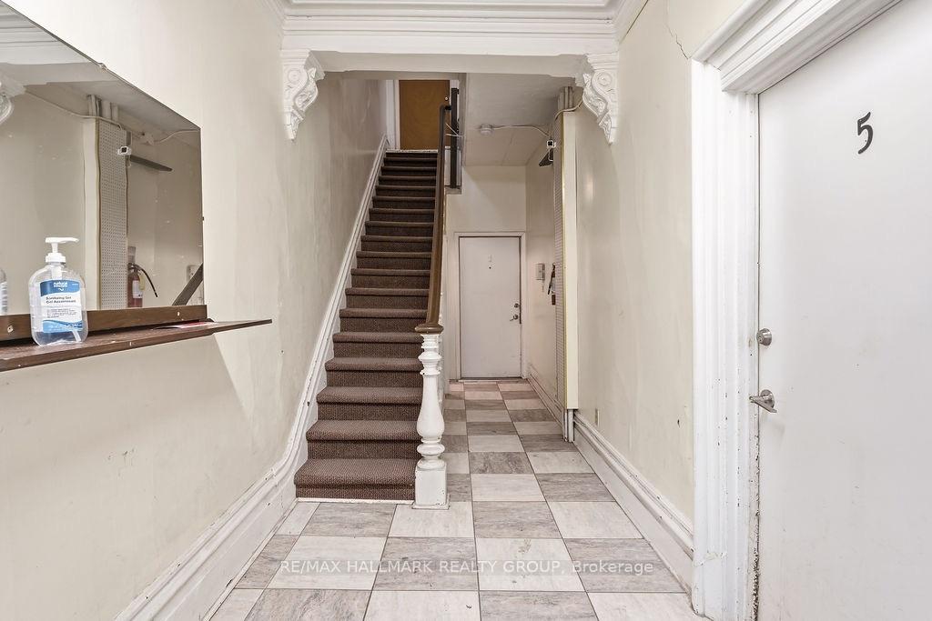 2 - 155 Stewart Street, Ottawa 4
