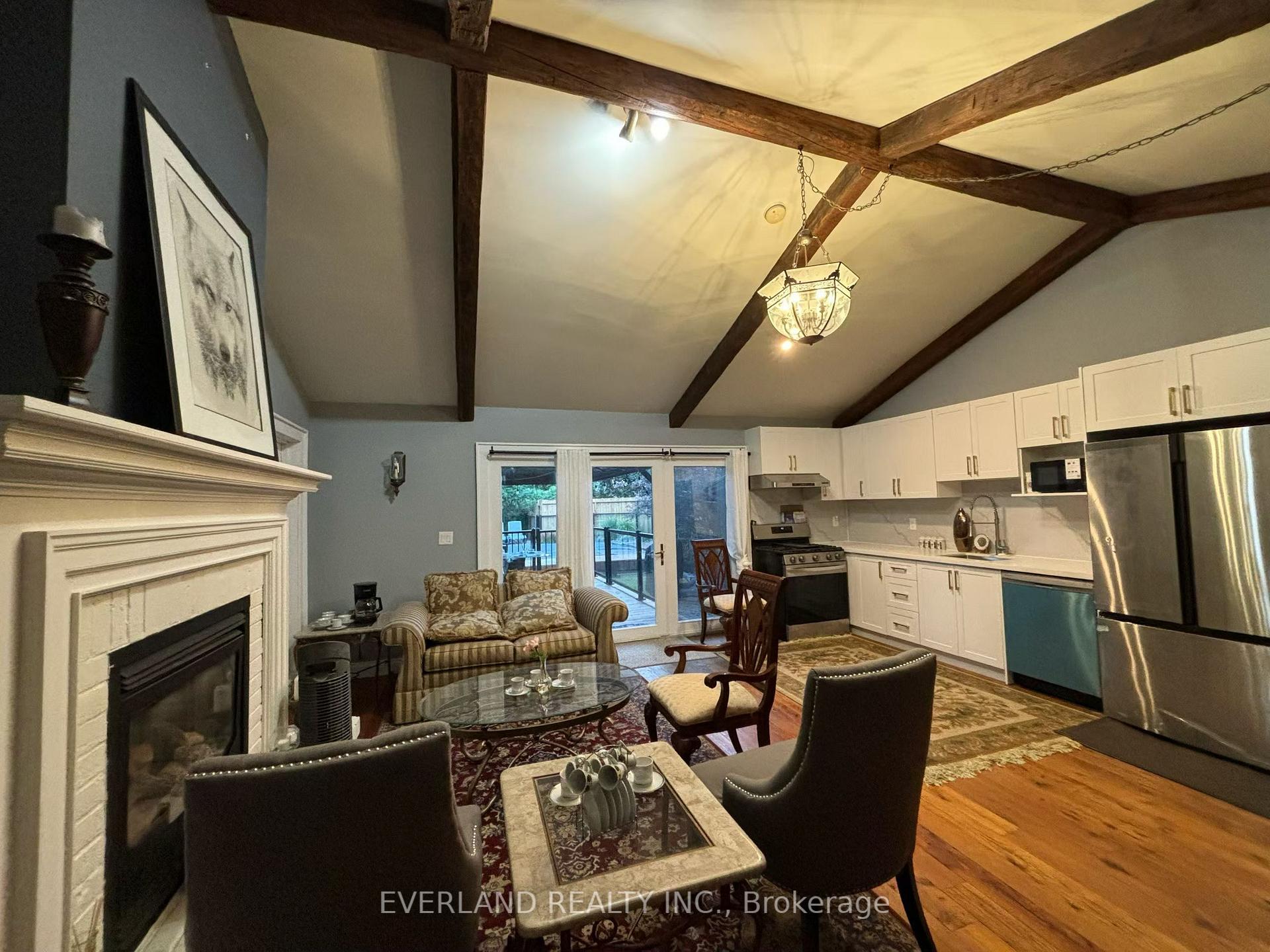 Ensuite room - 3369 St Paul Avenue, Niagara Falls 2