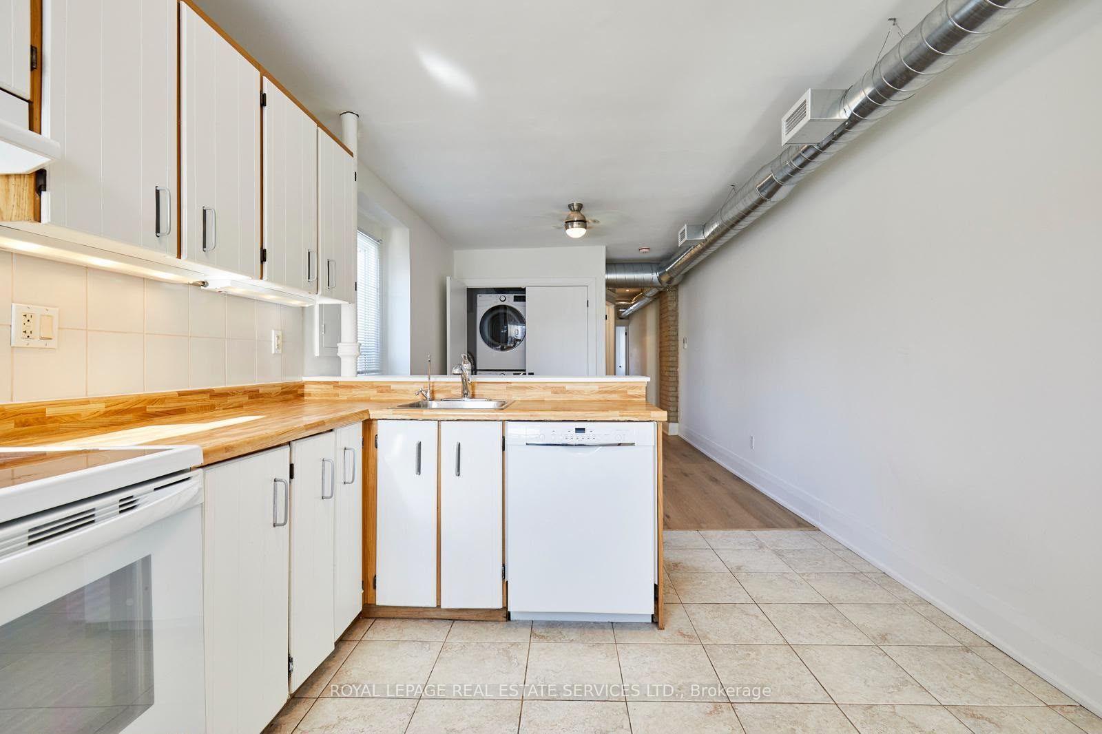 2nd Floor - 927 Kingston Road, Toronto 2