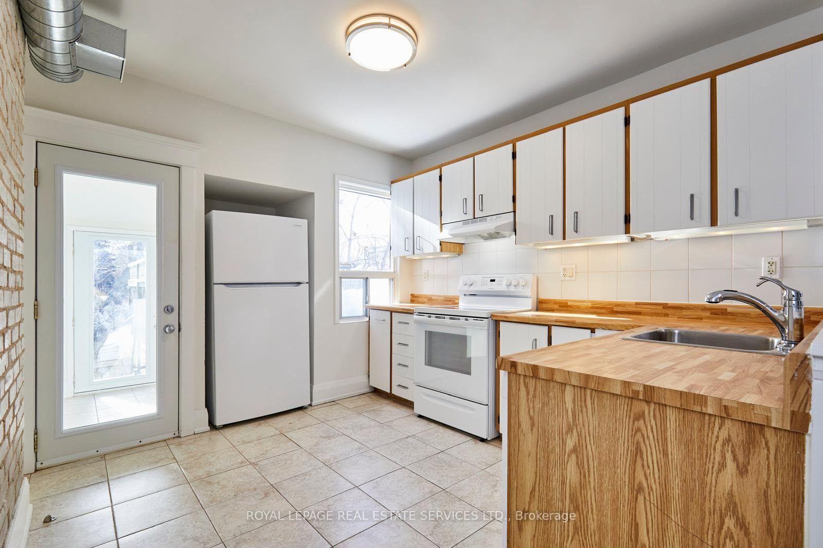 2nd Floor - 927 Kingston Road, Toronto 3
