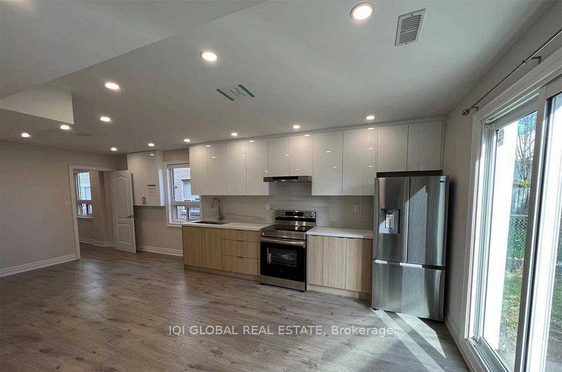 Main - 92 Heatherside Drive, Toronto 3