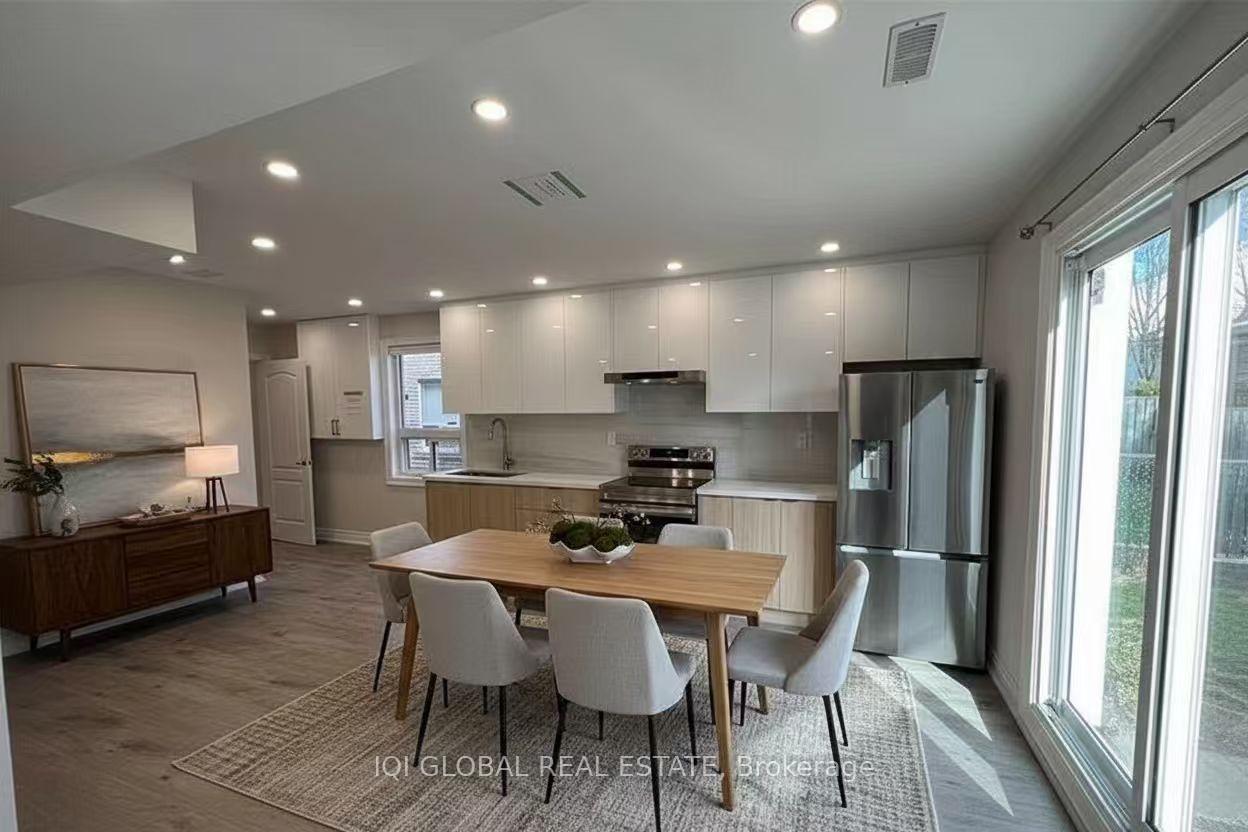 Main - 92 Heatherside Drive, Toronto 2
