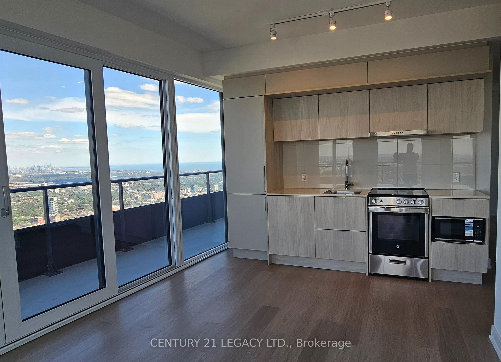 7505 - 448 Burnhamthorpe Road W, Mississauga 5