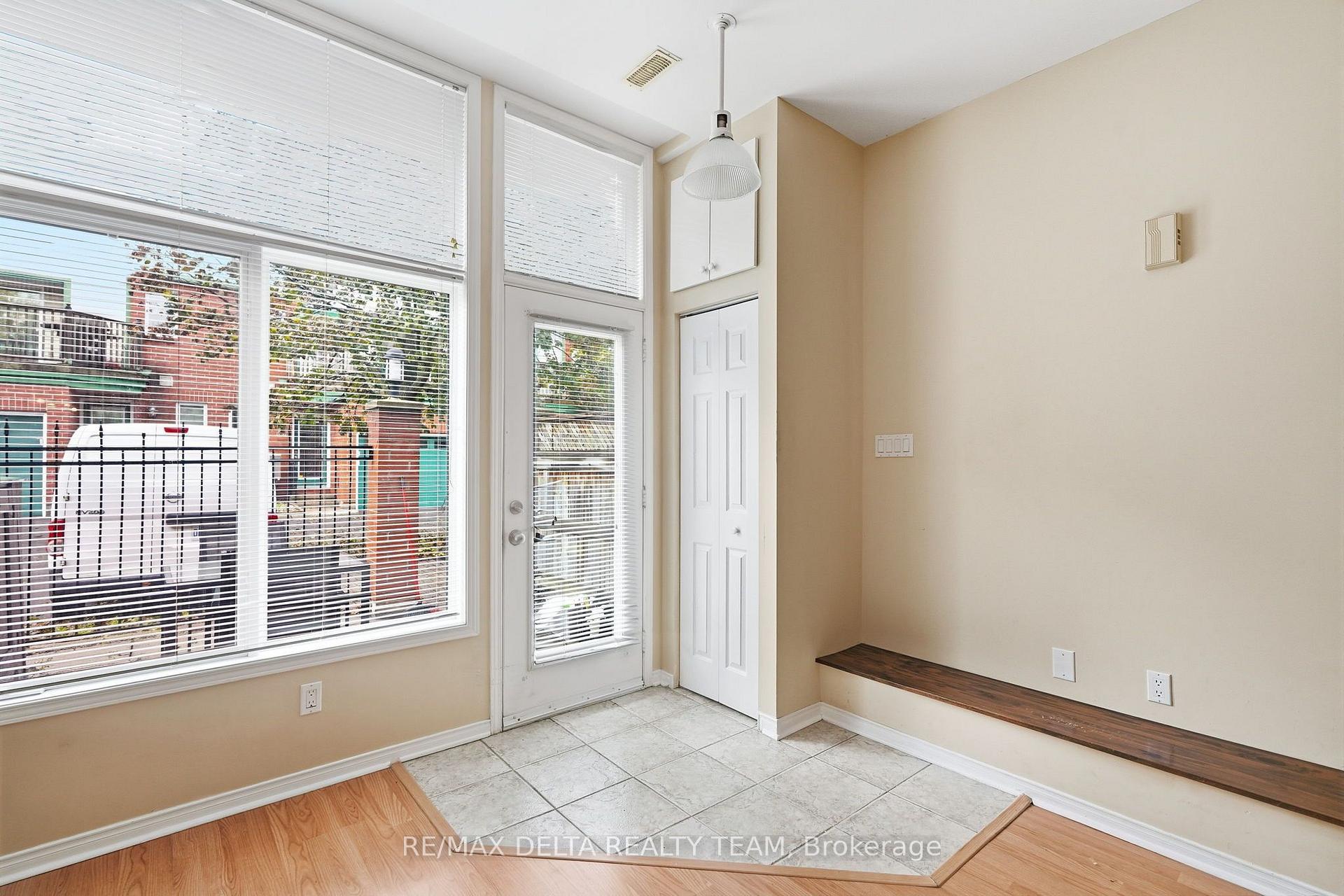 7 - 170 Cathcart Street, Ottawa 4