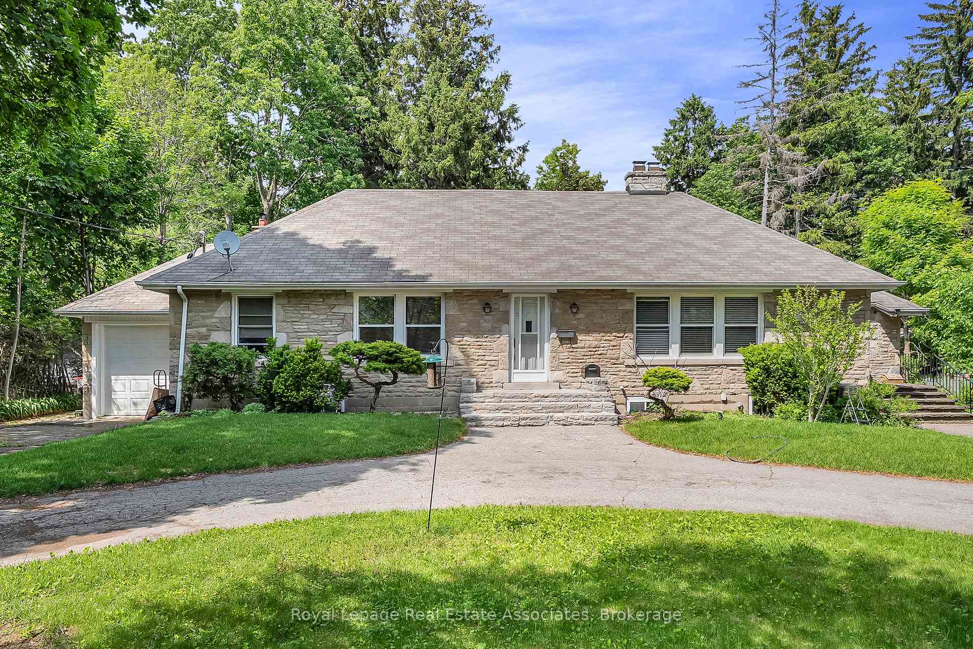 11 Ben Machree Drive Mississauga Ontario Canada Sale residential Cliff Barron RE/MAX Real Estate Centre, Inc., Brokerage *