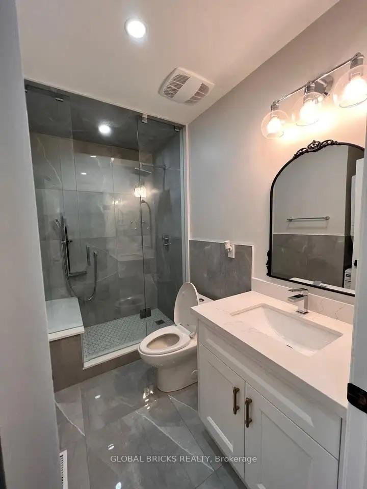 Upper - 49 Argyle Crescent, Brampton 4