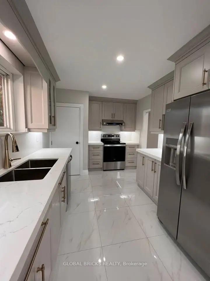 Upper - 49 Argyle Crescent, Brampton 2