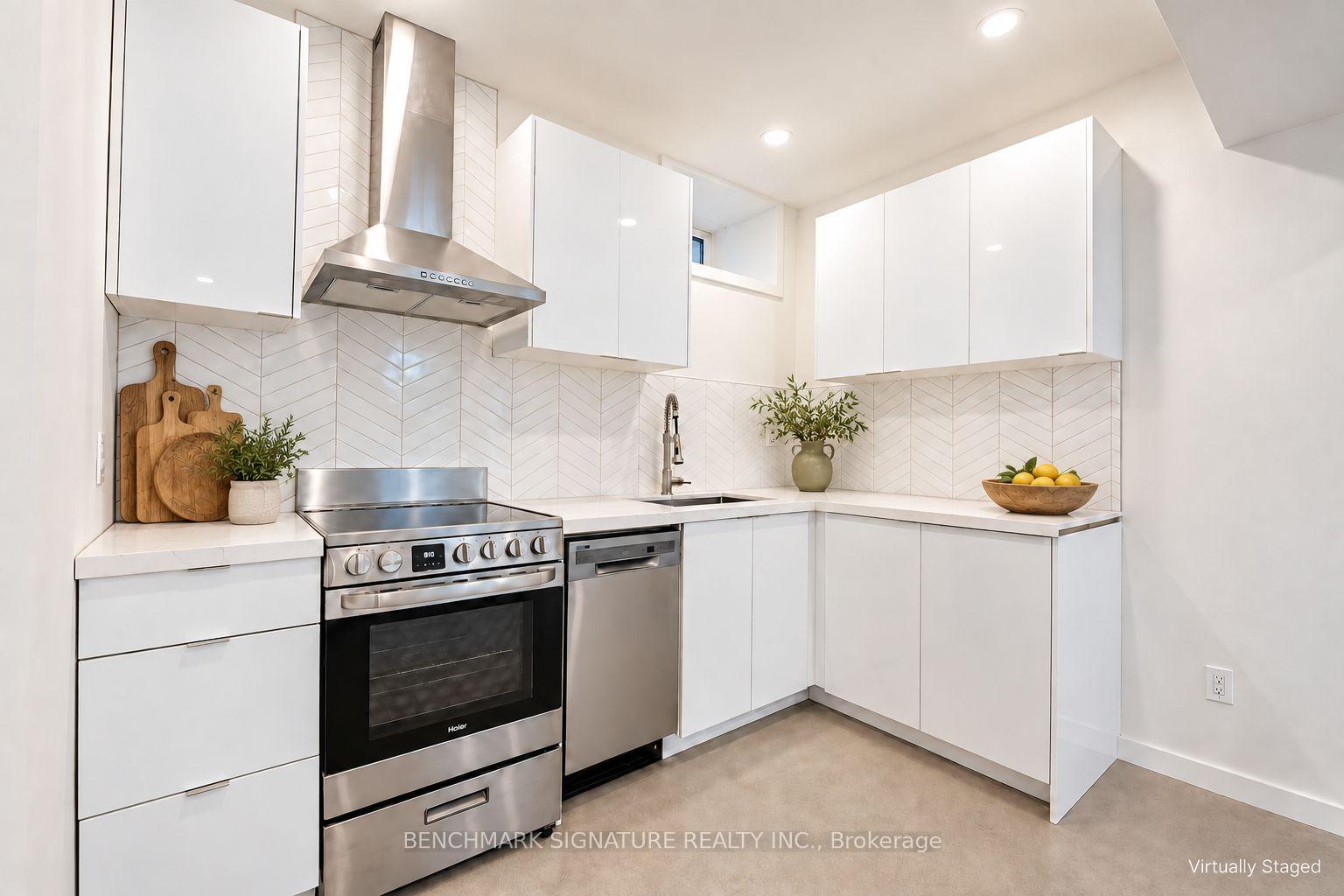 Lower - 301 Euclid Avenue, Toronto 2
