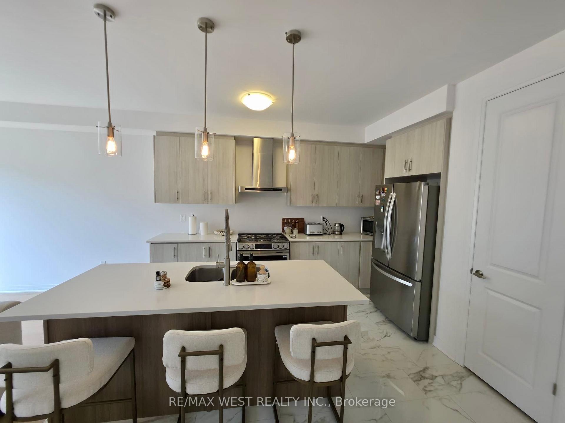 889 Douro Street, Stratford 4