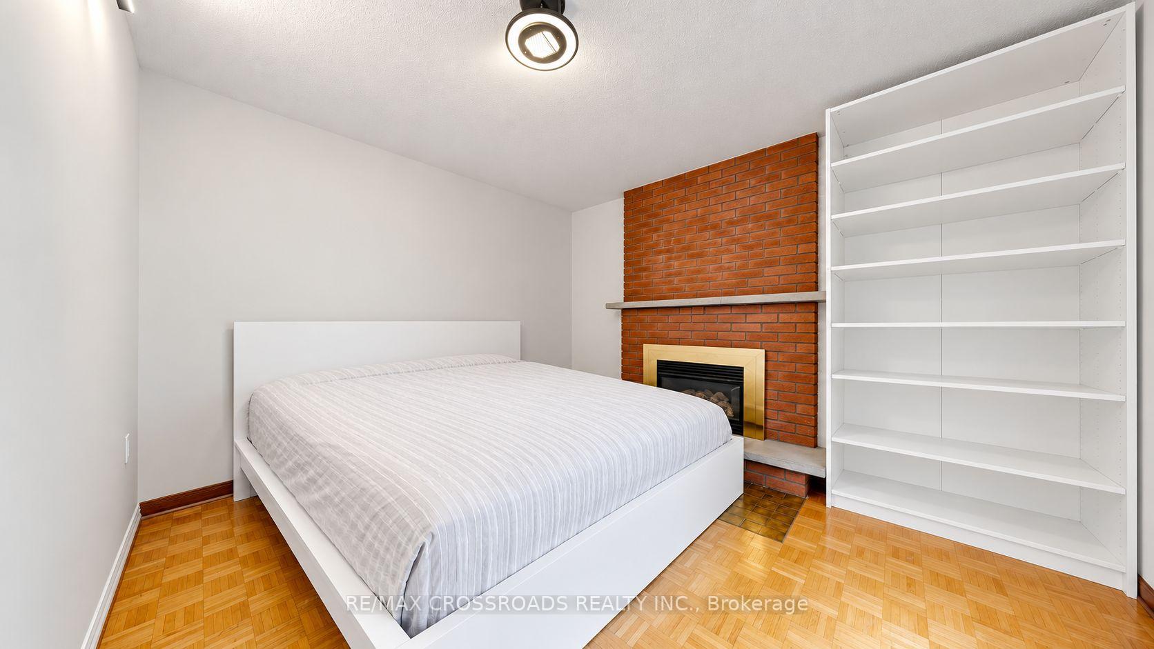 5 - 106 Stilecroft Drive, Toronto 5