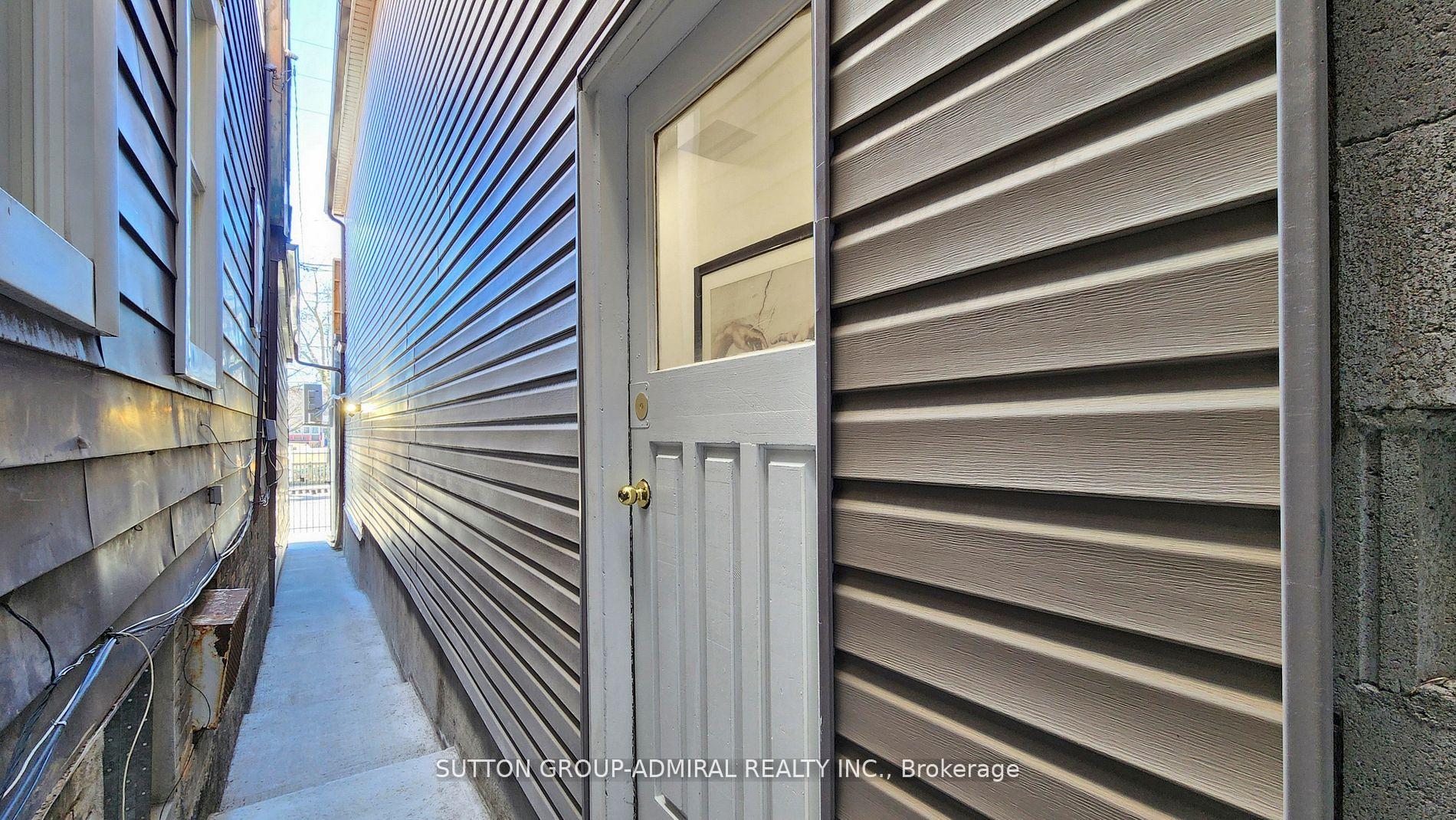 Upper 1 - 1930 Queen Street E, Toronto 2