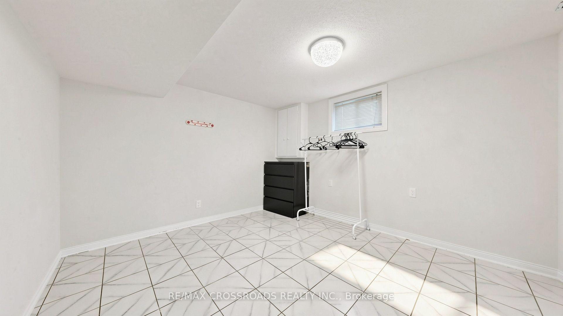 7 - 106 Stilecroft Drive, Toronto 5