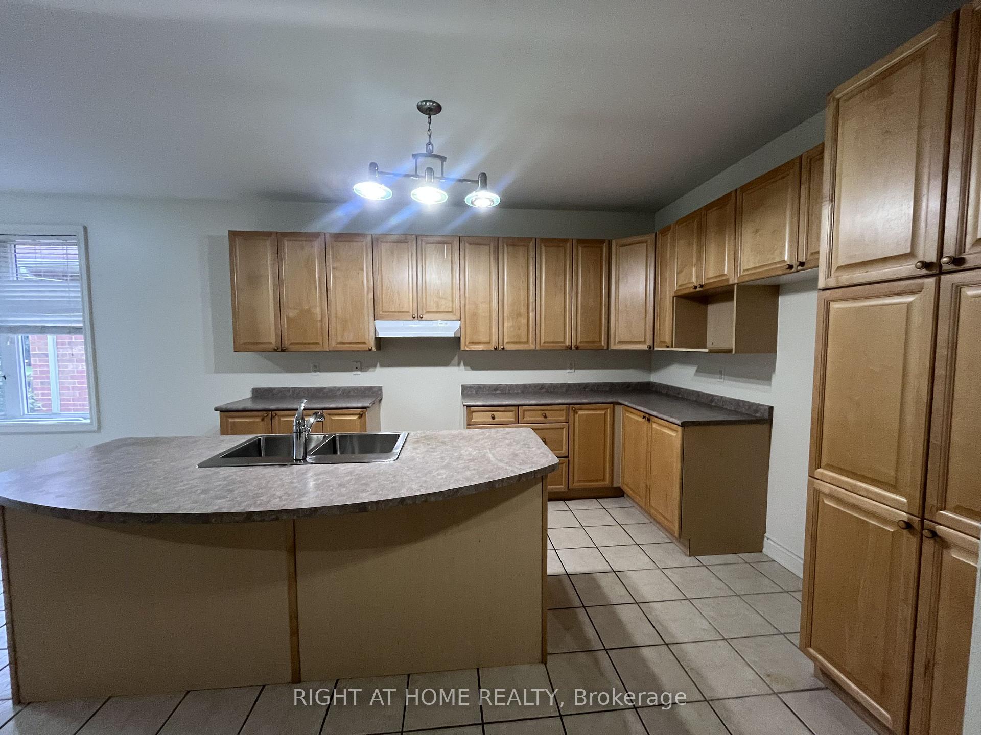 2518 Rugby Road, Mississauga 5