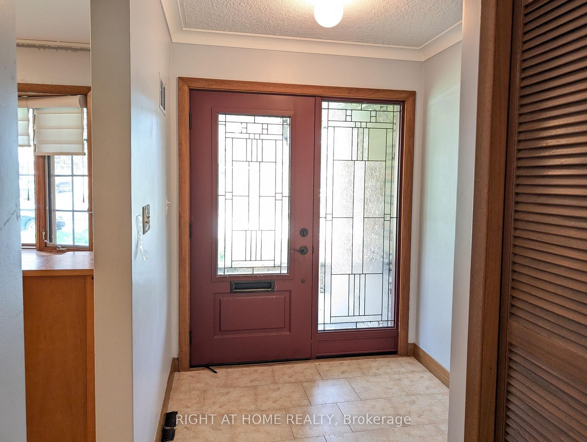 Main Floor - 716 Tulip Court, Oshawa 4