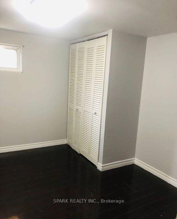 27 Erlesmere Avenue, Brampton 3