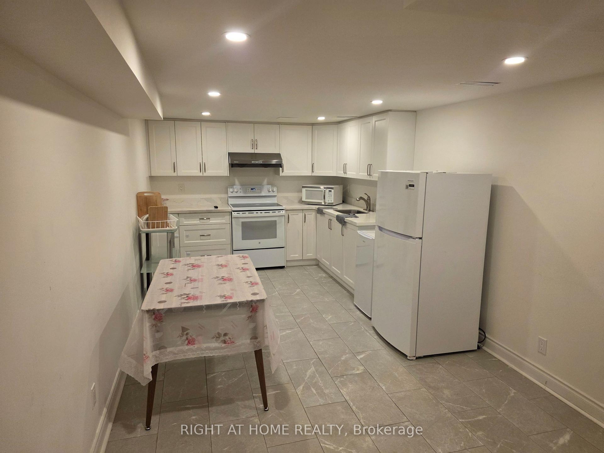 Lower - 131 Thicketwood Drive, Toronto 3