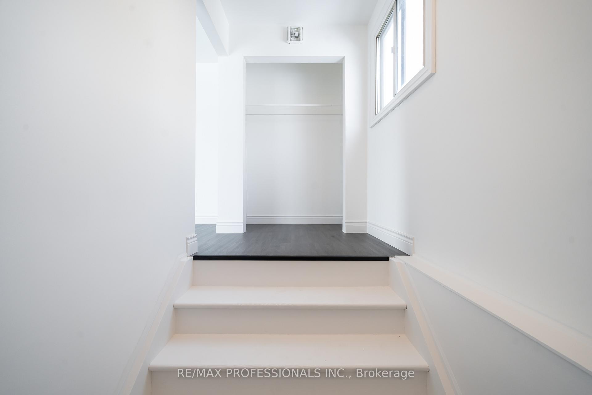 MAIN - 174 Thirtieth Street, Toronto 4