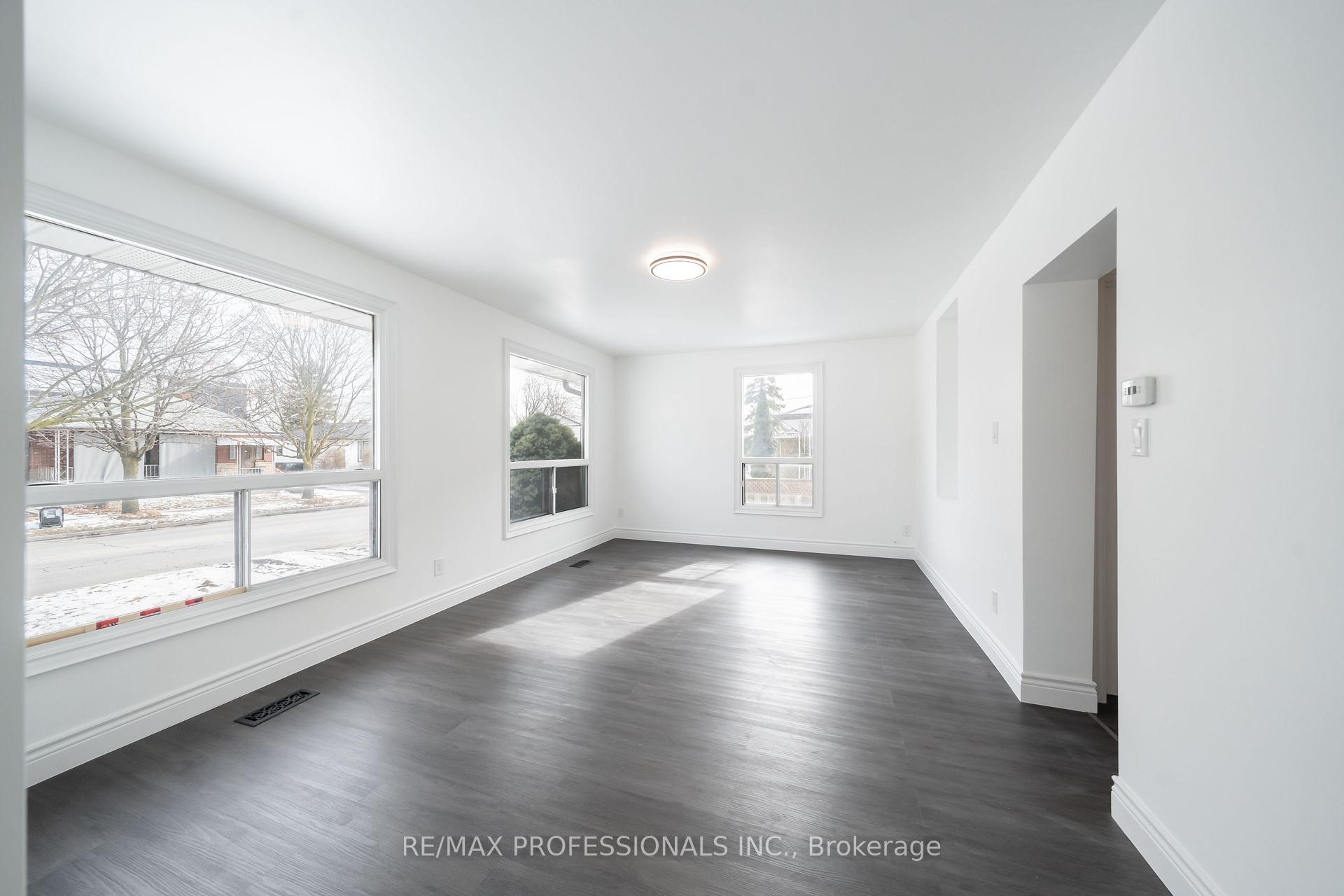 MAIN - 174 Thirtieth Street, Toronto 5