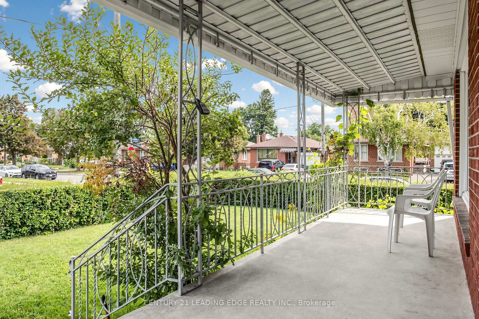 Upper - 15 Maretta Avenue, Toronto 3