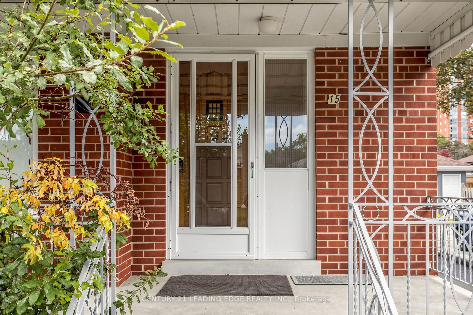 Upper - 15 Maretta Avenue, Toronto 4