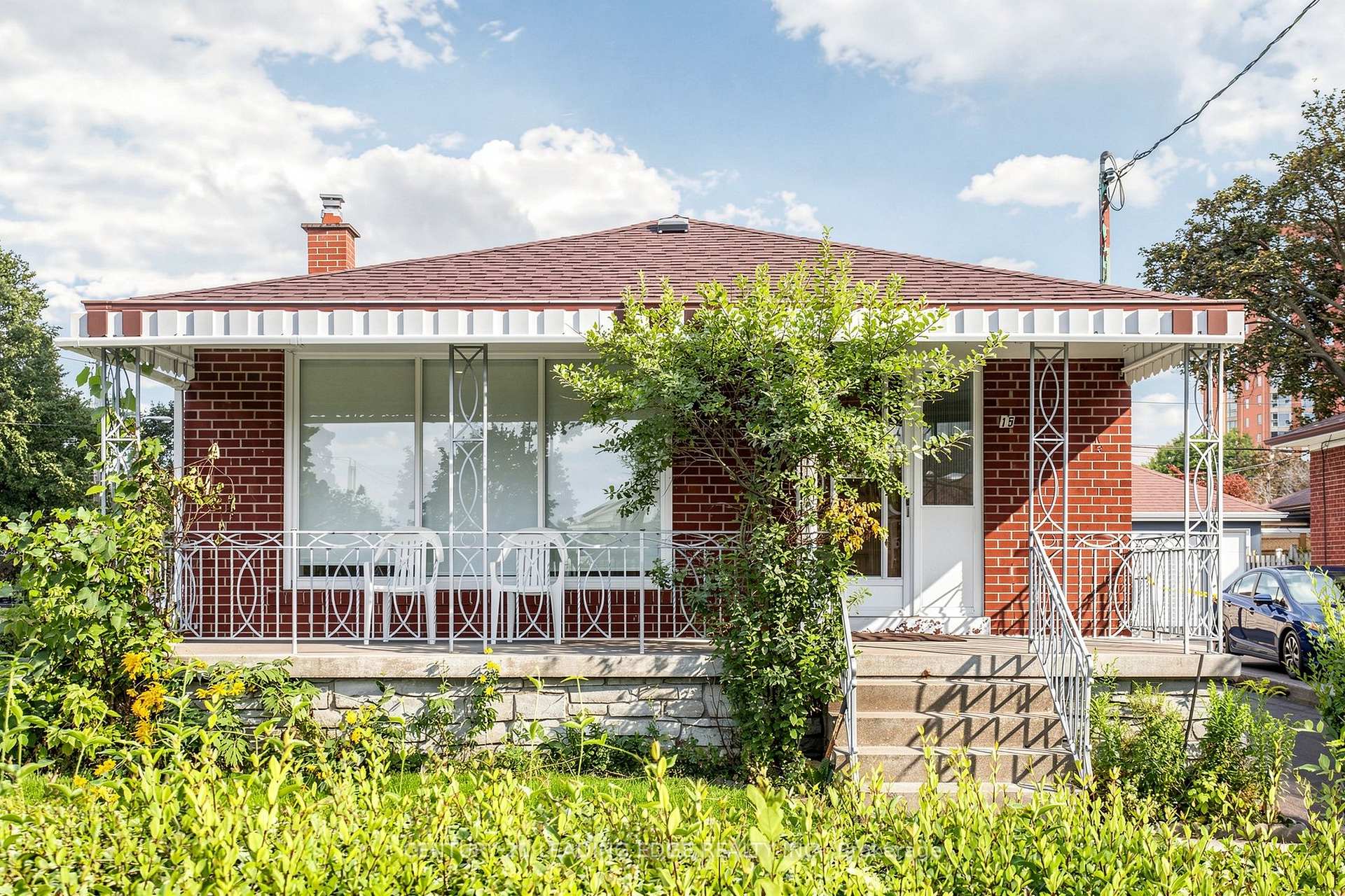 Upper - 15 Maretta Avenue, Toronto 2
