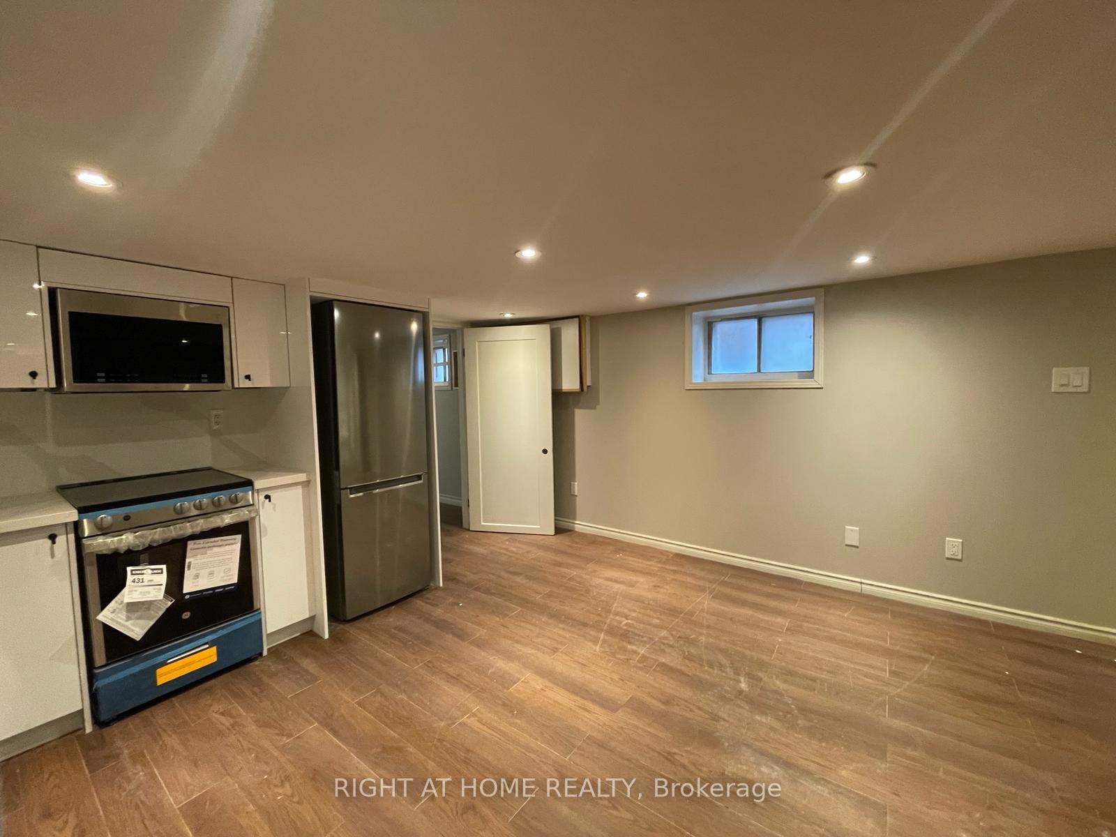 B - 807 Dupont Street, Toronto 4