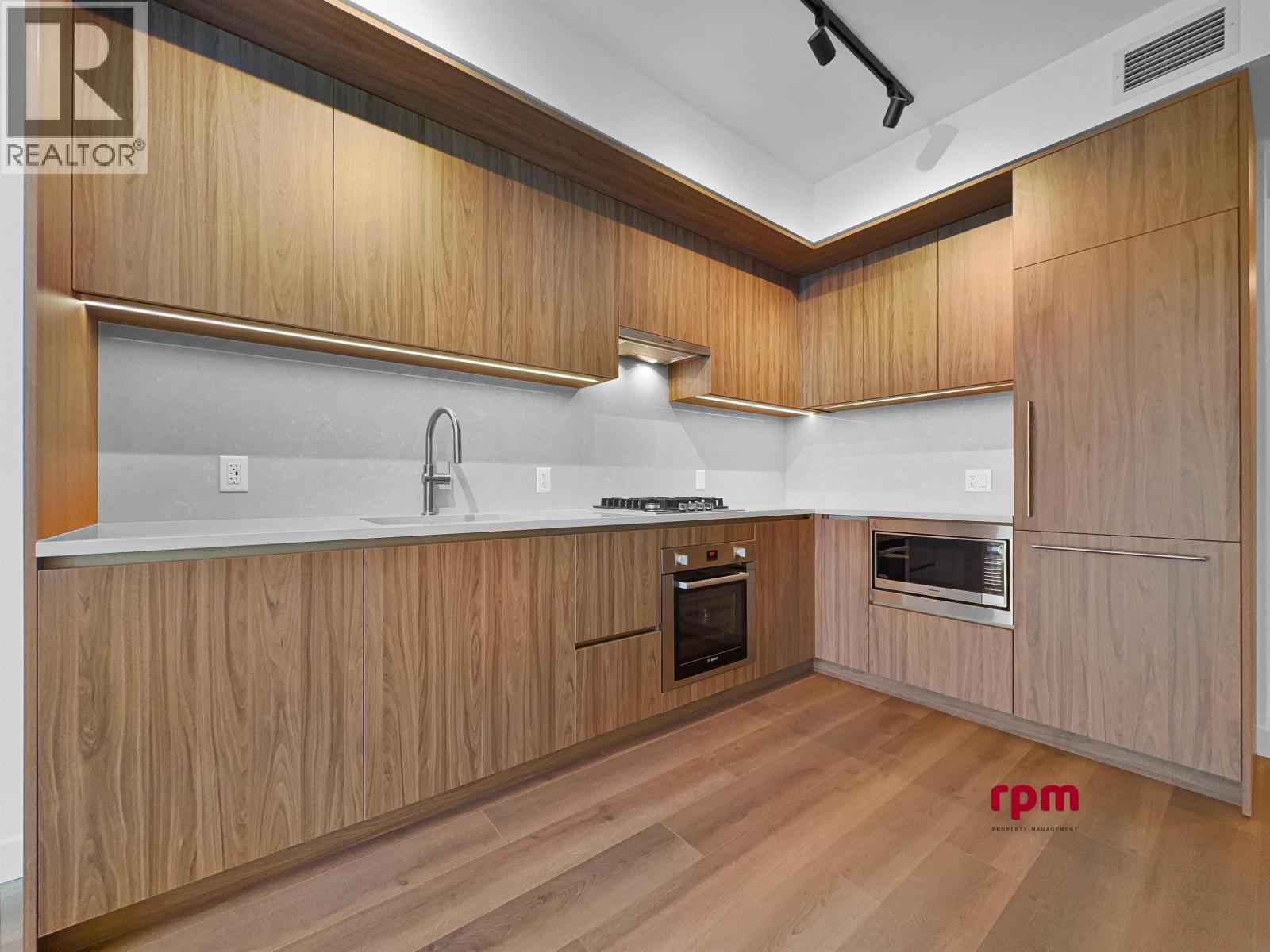4xx 5987 WILSON AVENUE, Burnaby 3