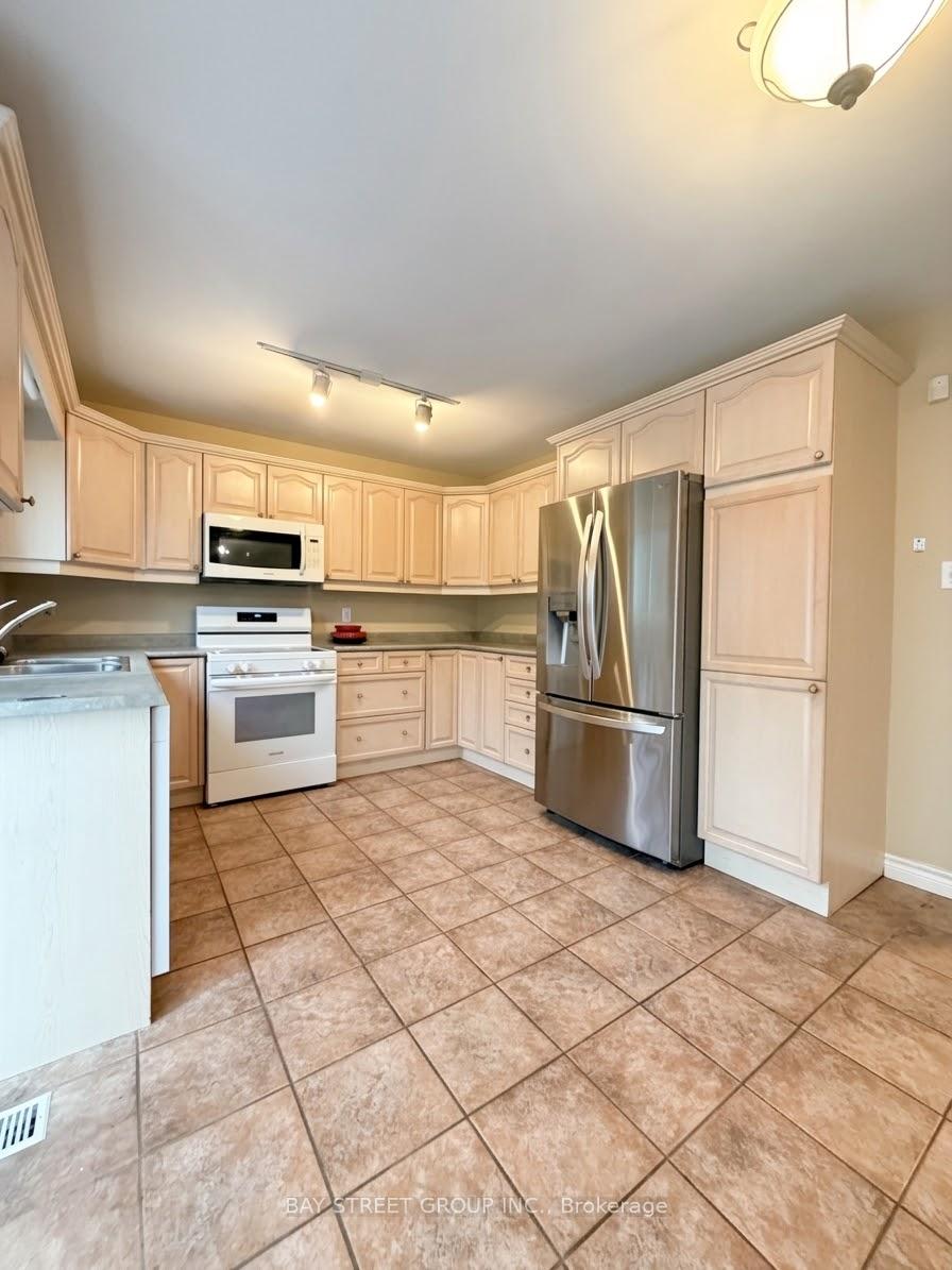 76 Mayfair Drive, Barrie 4