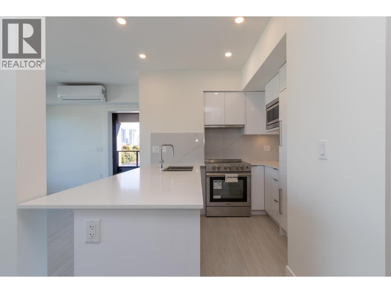 5399 JOYCE, Vancouver 4
