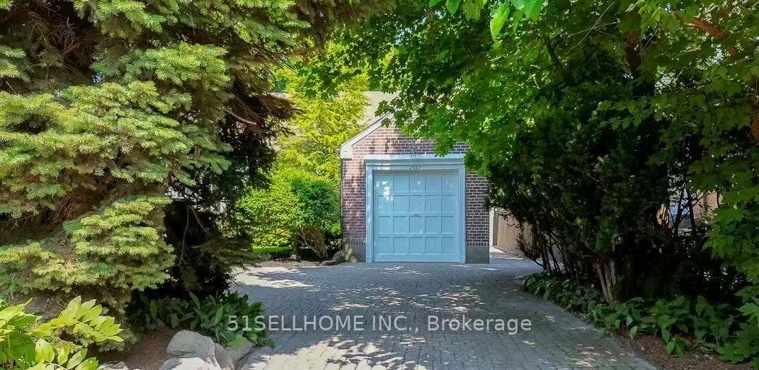 2583 Lake Shore Boulevard W, Toronto 2