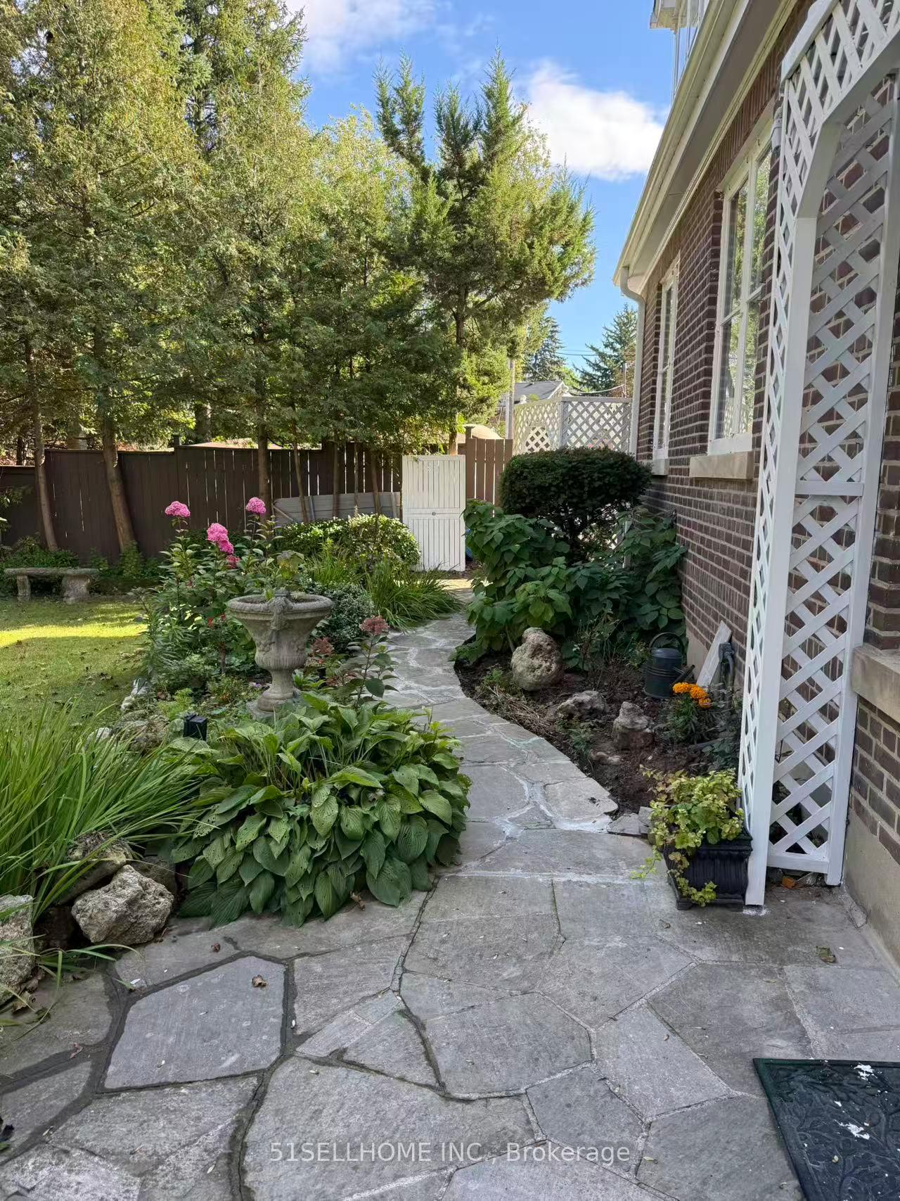 2583 Lake Shore Boulevard W, Toronto 5