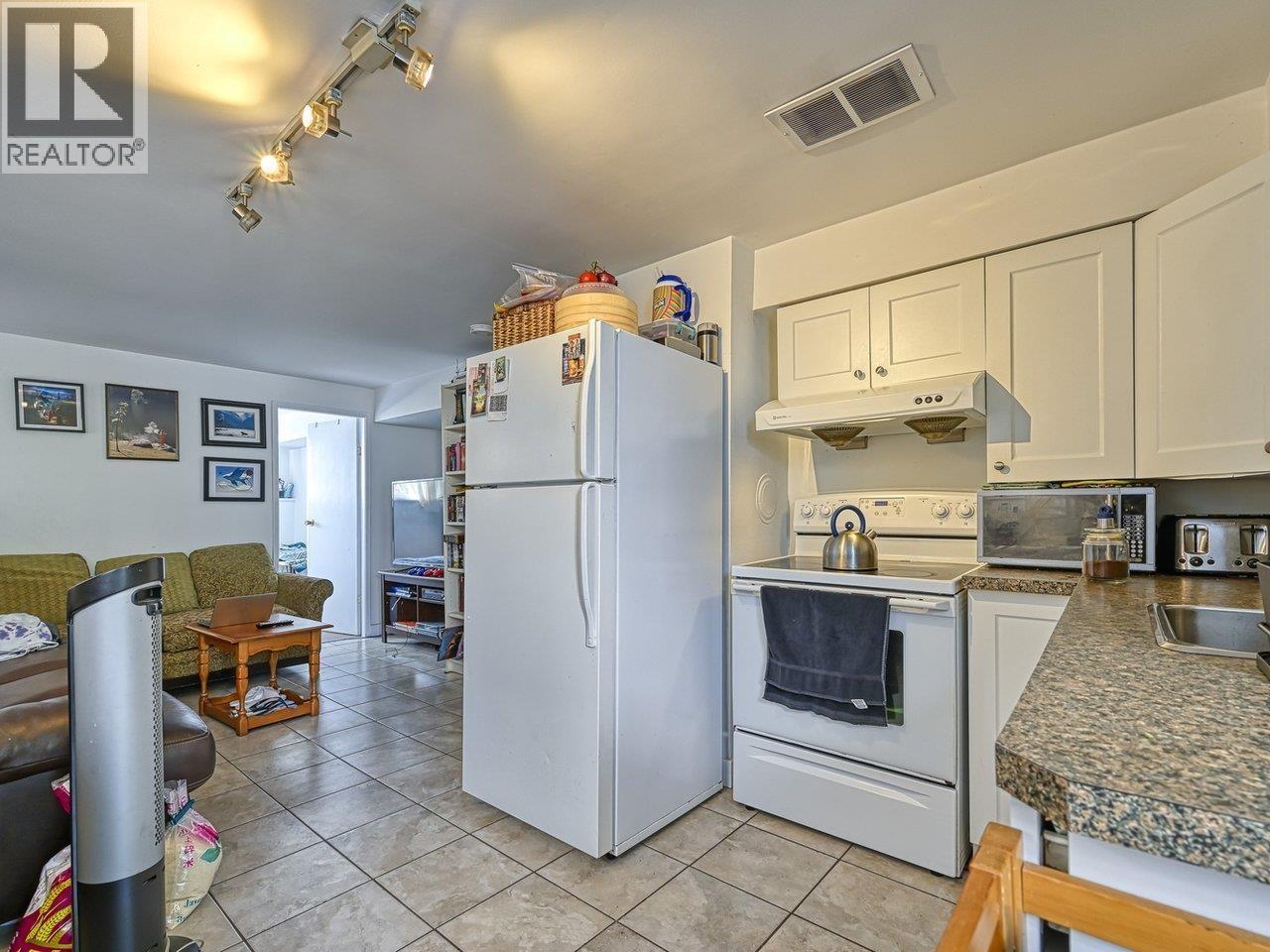 BSMT 1123 NOOTKA STREET, Vancouver 3