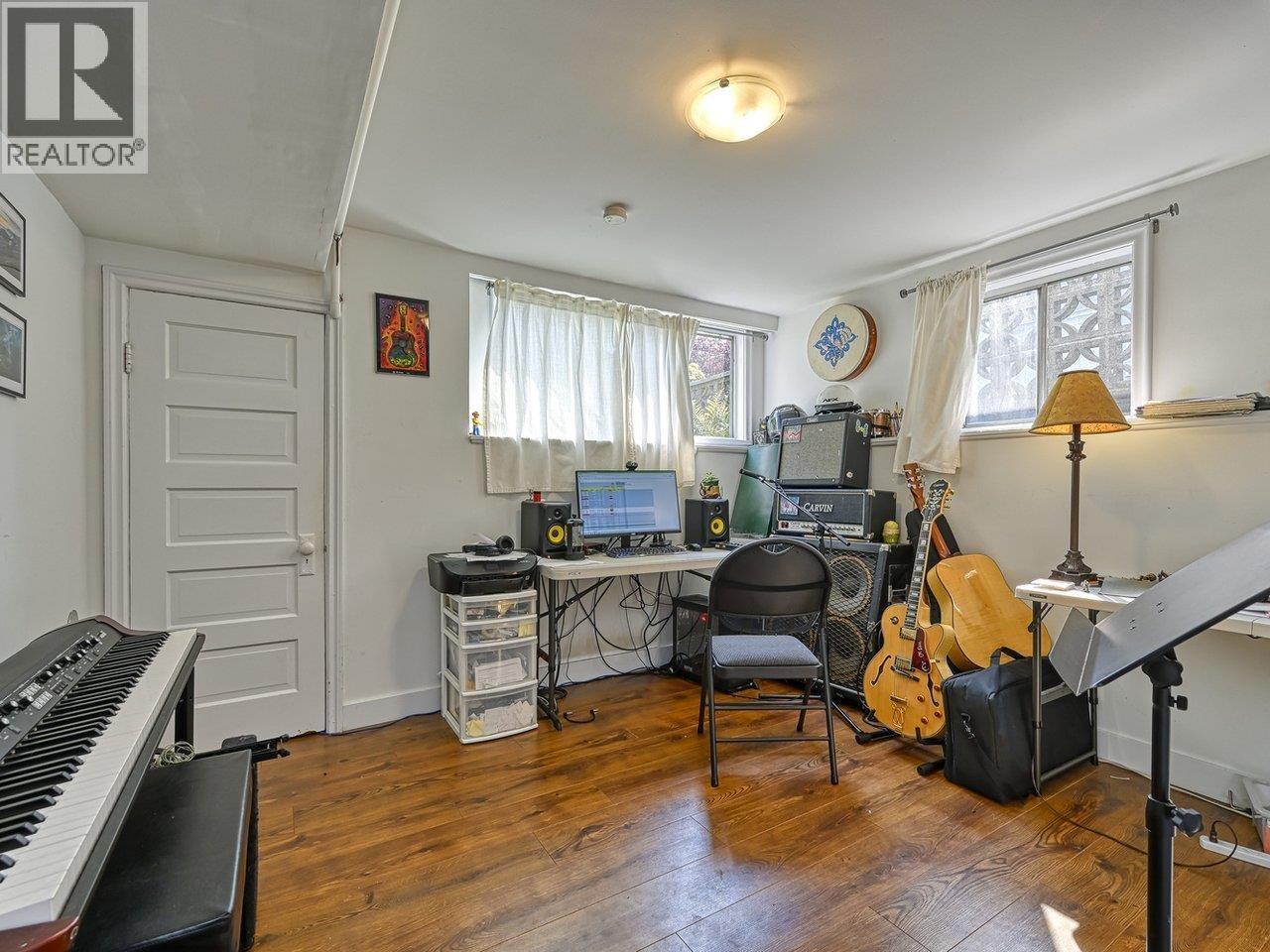 BSMT 1123 NOOTKA STREET, Vancouver 5