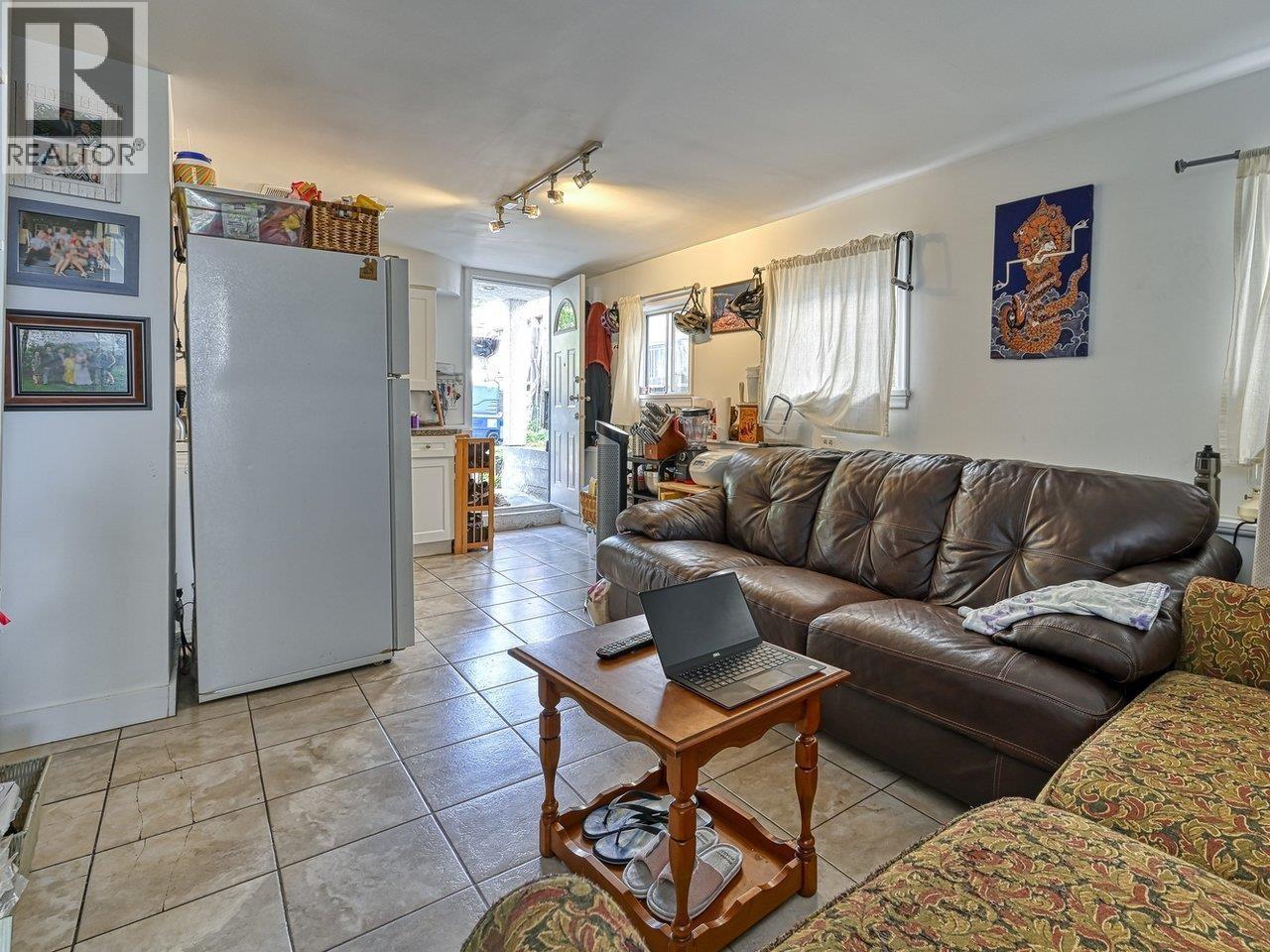 BSMT 1123 NOOTKA STREET, Vancouver 4