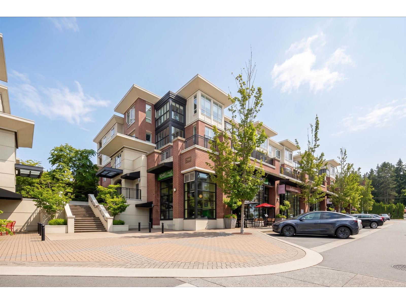 205 2940 KING GEORGE BOULEVARD Surrey British Columbia Canada Sale residential   HomeLife Benchmark Realty Corp.
