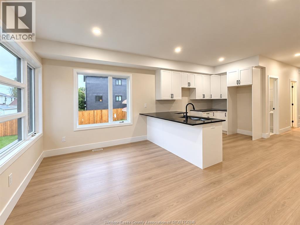 2420 BERNARD, Windsor 5