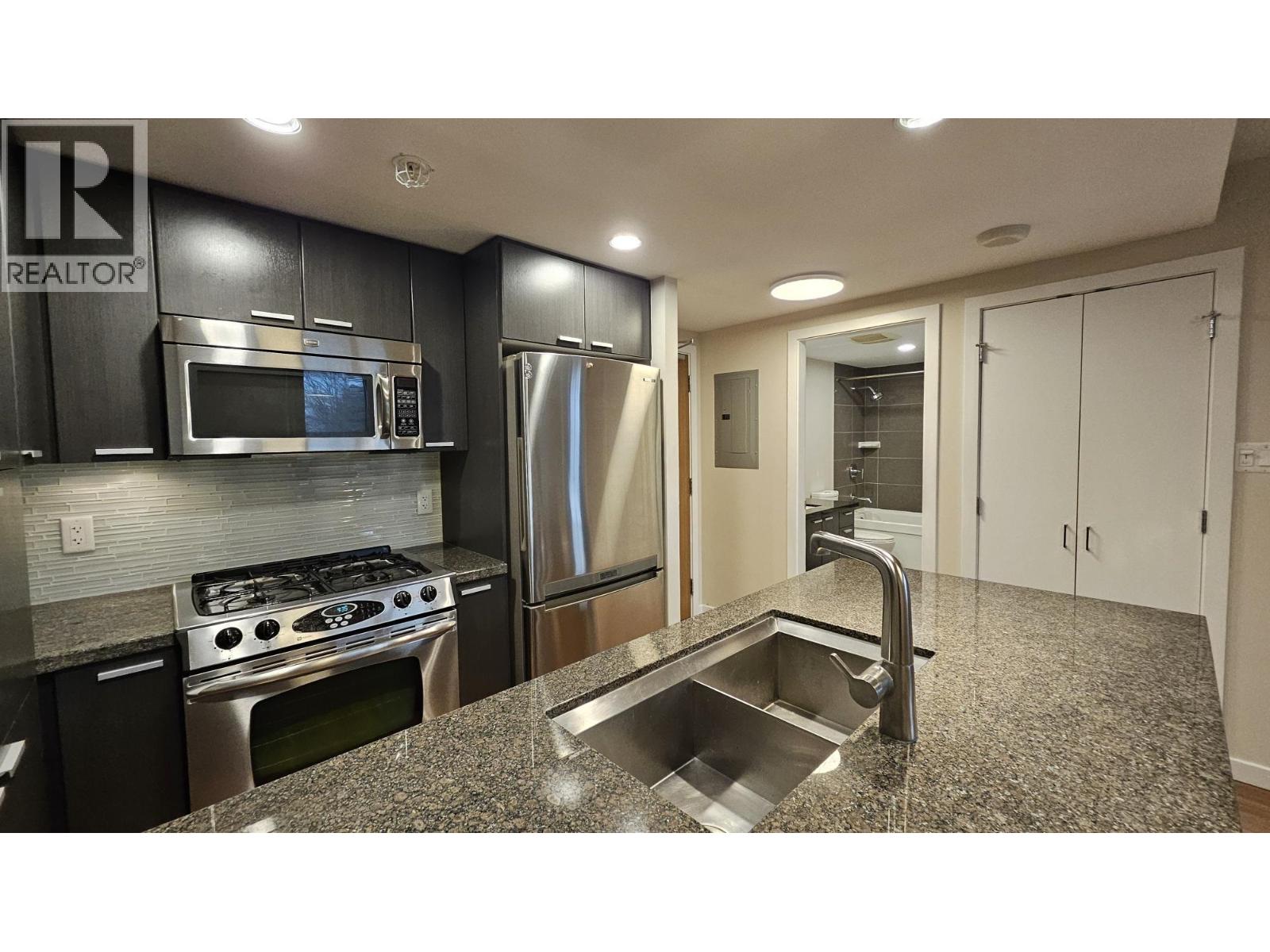 403 2200 DOUGLAS ROAD, Burnaby 4