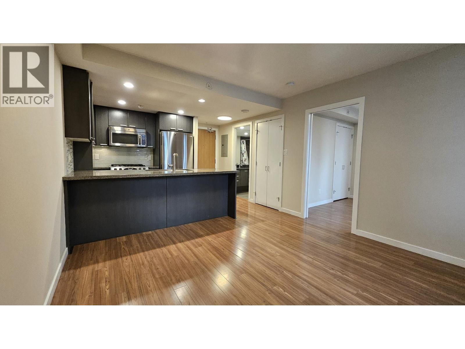 403 2200 DOUGLAS ROAD, Burnaby 3