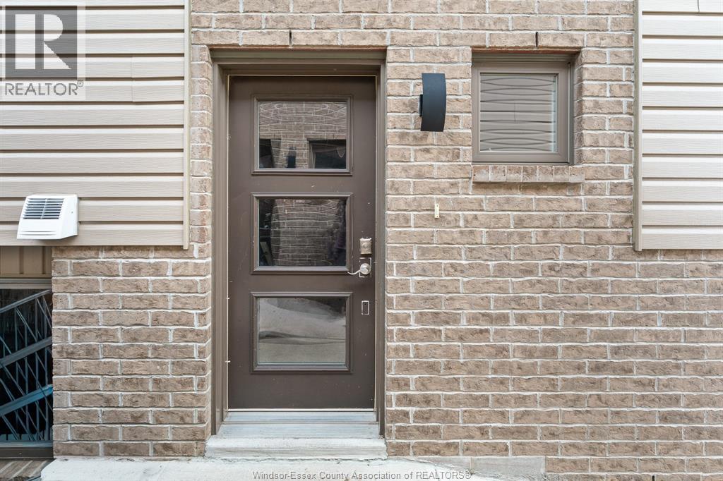 766 Irvine AVENUE, Windsor 4