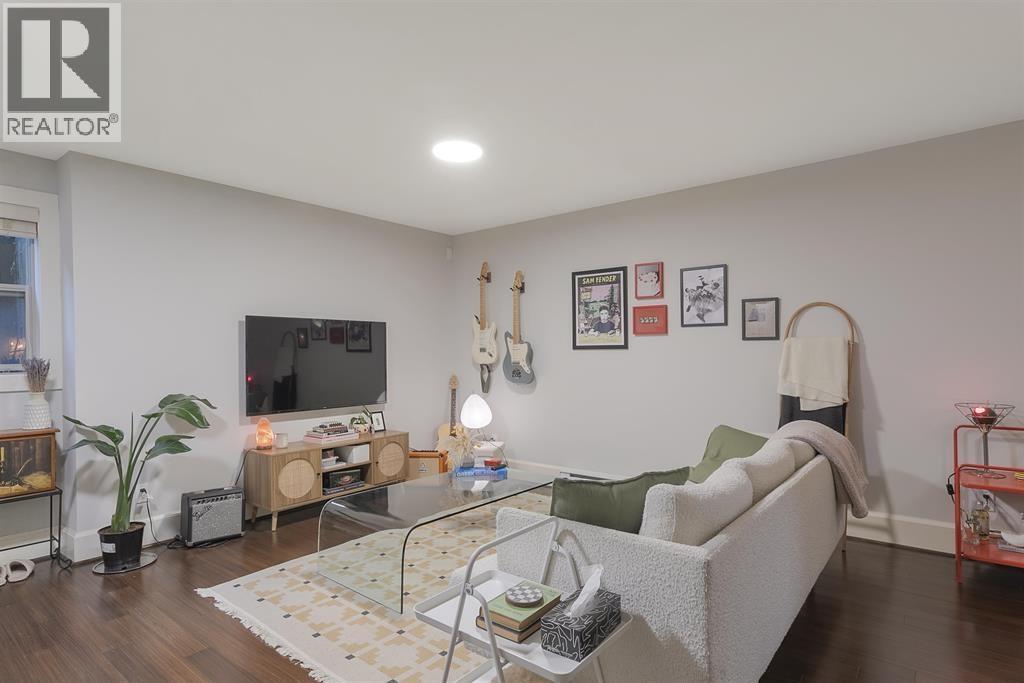 Suite 518 E 16TH STREET, North Vancouver 3