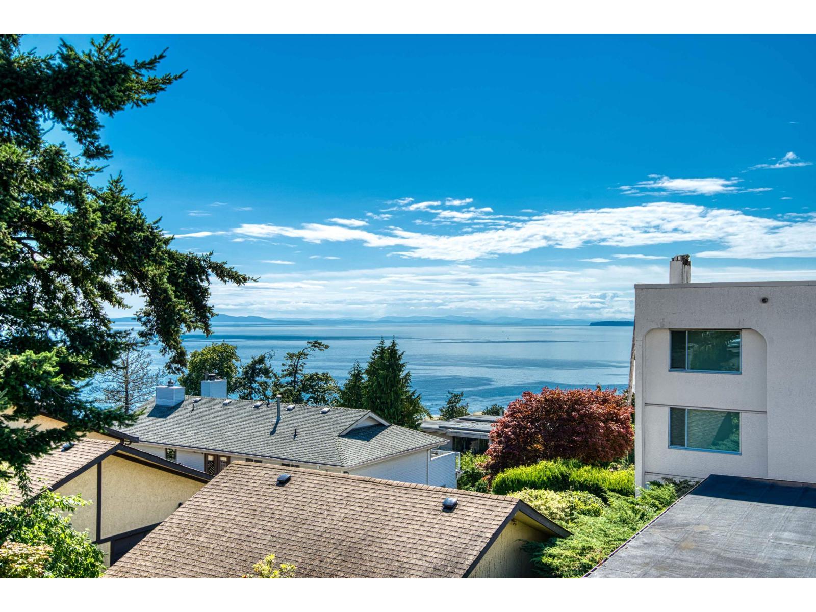 206 15080 PROSPECT AVENUE White Rock British Columbia Canada Sale residential Minh Ta Saba Realty Ltd