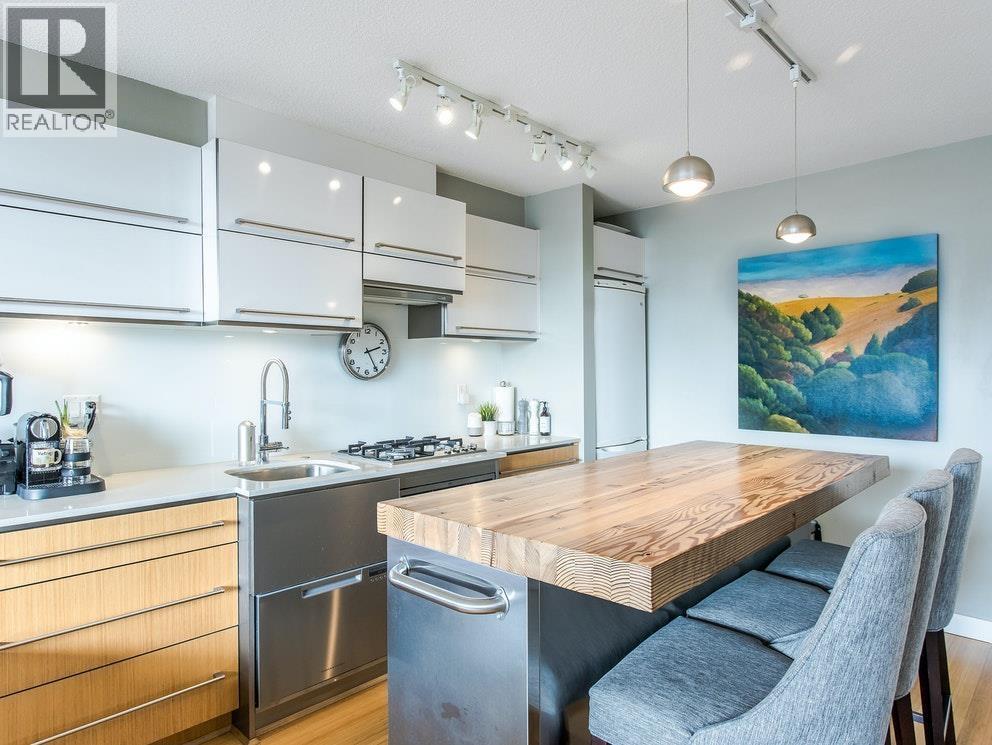 605 718 MAIN STREET, Vancouver 3