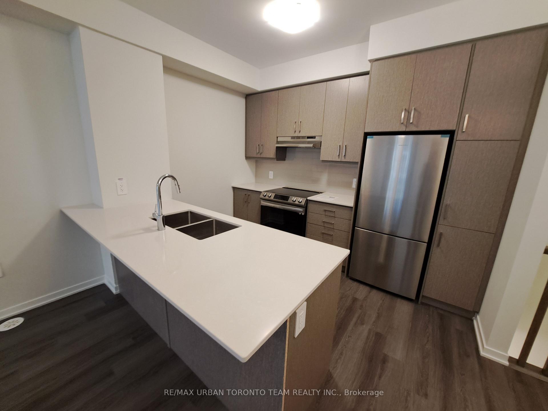 45 - 21 Honeycrisp Crescent, Vaughan 5