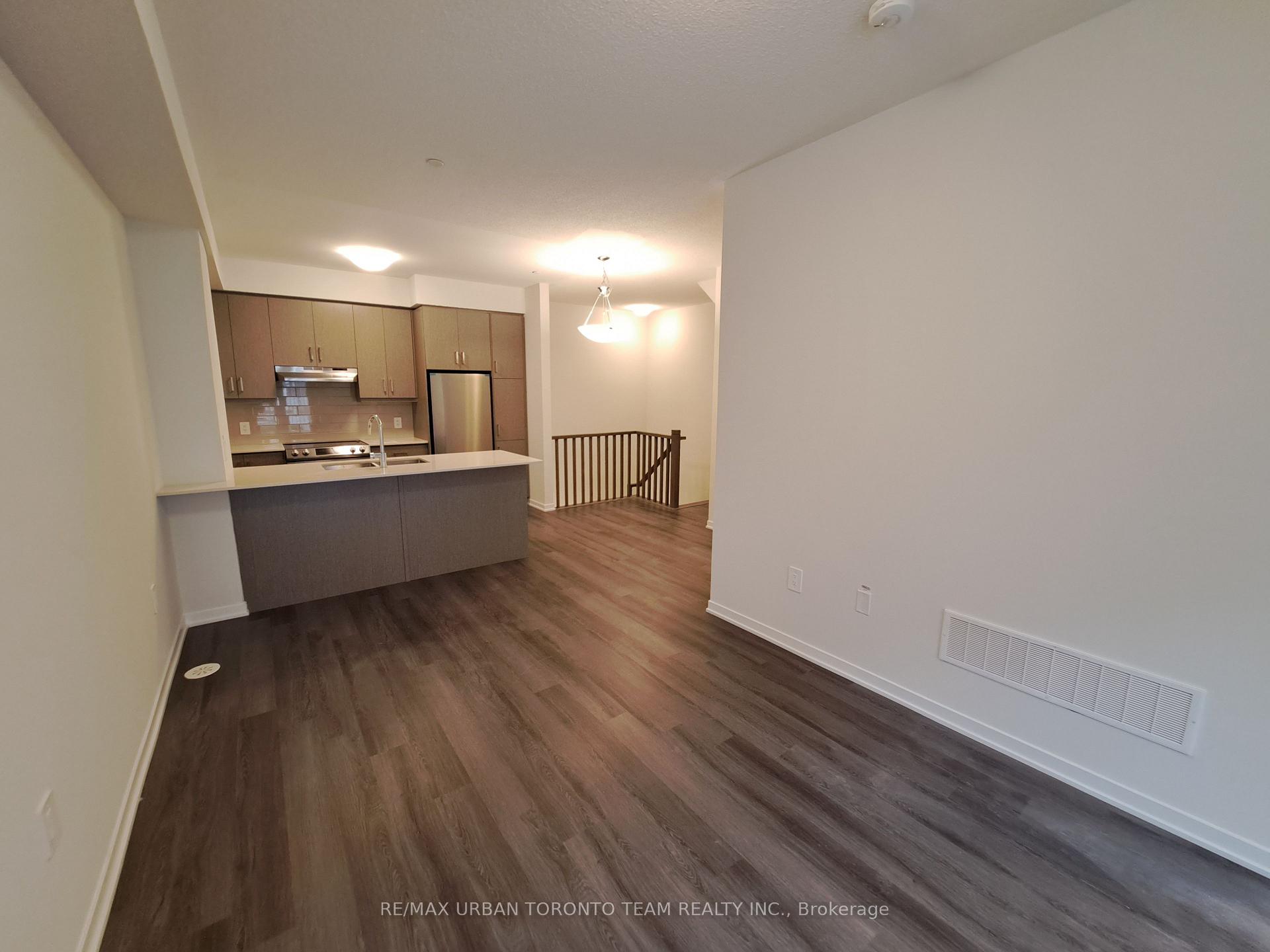 45 - 21 Honeycrisp Crescent, Vaughan 4